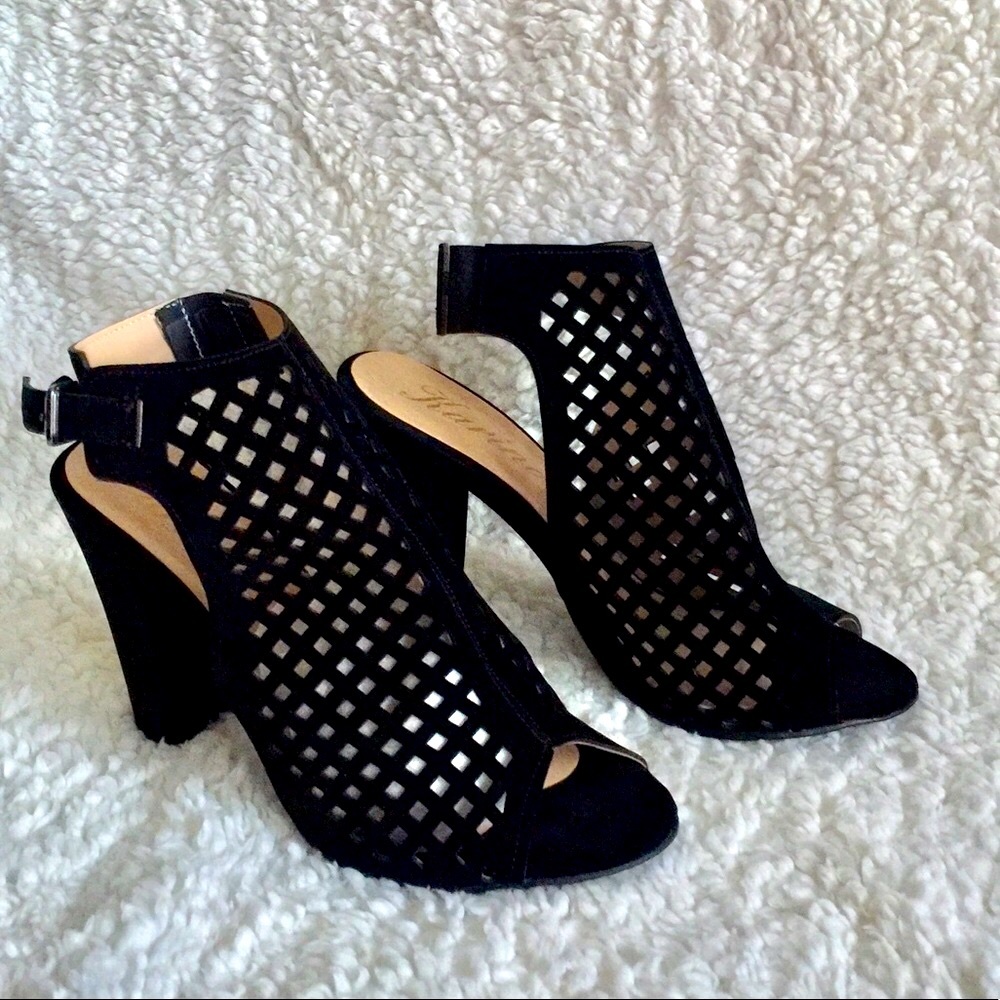 Karino Black Sandals Sz 38